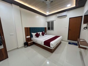 Deluxe Double Room | Free WiFi - Hotel Hari Palace (Ujjain)