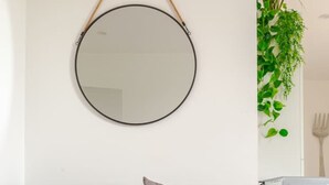 3 habitaciones, escritorio, tabla de planchar con plancha y wifi gratis