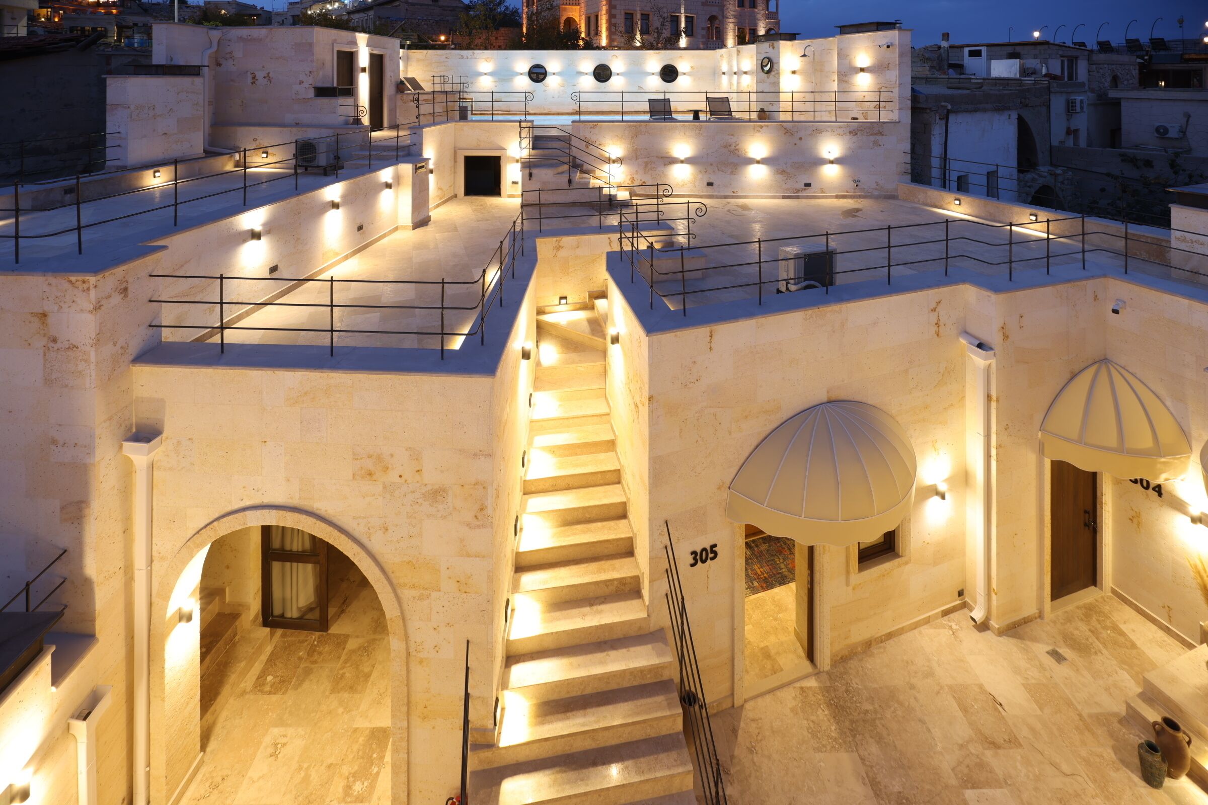 Vista frontal de la propiedad