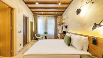 Frette Italian sheets, premium bedding, minibar, in-room safe