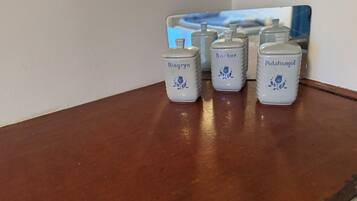 HÄrtork, handdukar, tvÄl och toalettpapper