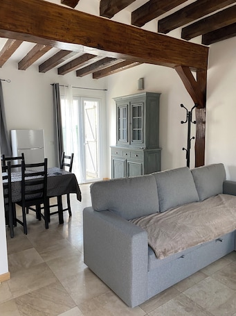 Smart TV. Accommodation La Chaumière de Rambouillet 1-6 pers