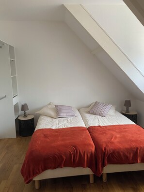 2 bedrooms, desk, iron/ironing board, travel crib