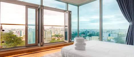 Matalassos d'escuma viscoelàstica i caixa forta a l'habitació