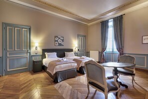 11 quartos, acesso à internet, roupa de cama
