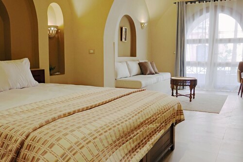 Malkata House - Luxe Desert ground floor Suite: Pool & Dine
