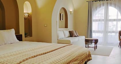 Malkata House - Luxe Desert ground floor Suite: Pool & Dine