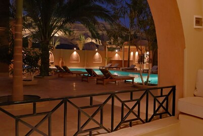 Malkata House - Luxe Desert ground floor Suite: Pool & Dine
