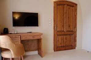 Interior - Luxe Ground Floor Suite at Malkata House: Pool & Dine (Luxor)