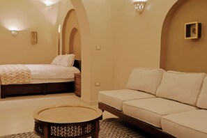 1 bedroom, WiFi, bed sheets - Malkata House Luxe Middle Floor Suite: Desert Views & Pool (Luxor)