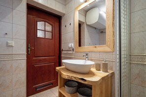 Apartment, 1 Schlafzimmer, Balkon | Badezimmer