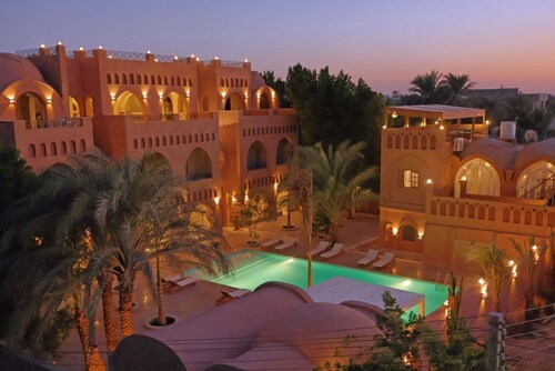 Desert top floor Suite at Malkata House: Pool & Dine