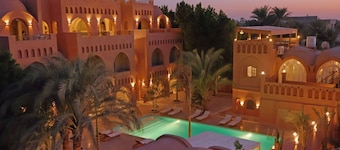 Desert top floor Suite at Malkata House: Pool & Dine