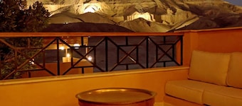 Desert top floor Suite at Malkata House: Pool & Dine