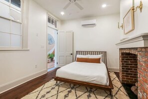 5 habitaciones, tabla de planchar con plancha, cuna de viaje y wifi 