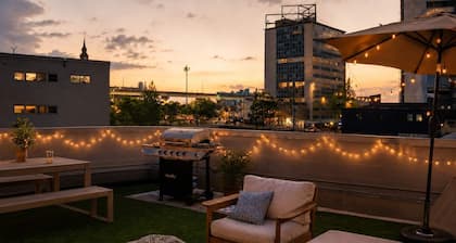 Le Coeur: Luxurious ArtFilled Suite Near FQ+parkng