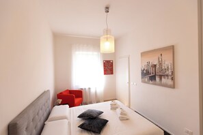 1 chambre, fer et planche à repasser, lit parapluie, Wi-Fi