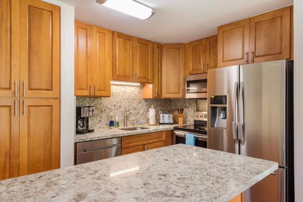 Frigorifero, microonde, forno, piano cottura