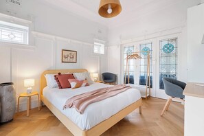 Unclassified image, 5 of 47, button