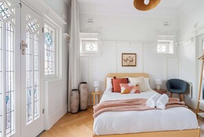 3 bedrooms, desk, iron/ironing board, travel cot