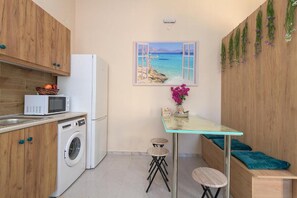 Microwave, oven, stovetop, coffee/tea maker - Rhodes Heaven Rose (53XC+XF2 Malonas, Greece)