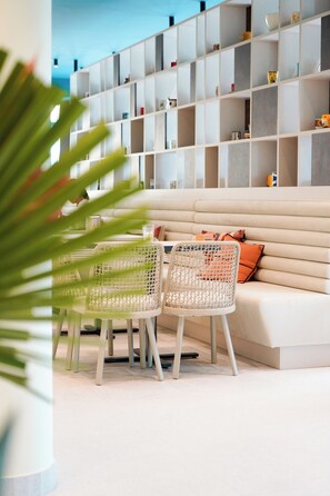 Sudah termasuk sarapan prasmanan setiap hari