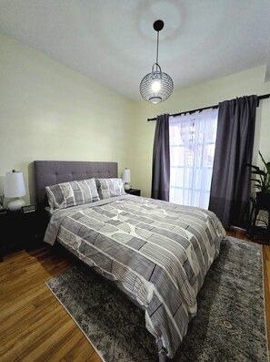 2 bedrooms, iron/ironing board, WiFi, bed sheets - Charming 2-bedroom, sleeps 6. Central, Family & PetFriendly, FREEParking (Montréal)