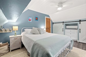 3 bedrooms, desk, iron/ironing board, WiFi - Waterfront Beaver Lake Cabin Retreat (Rogers)