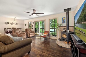 TV, fireplace, offices