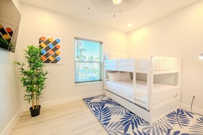 5 habitaciones, tabla de planchar con plancha, cuna de viaje y wifi 
