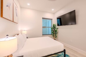 3 bedrooms, iron/ironing board, travel cot, WiFi - Indigo Sea Escape (South Padre Island)