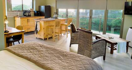 Sunny, safe, private loft by Fisherman's Walk and beach, in Brenton on sea
