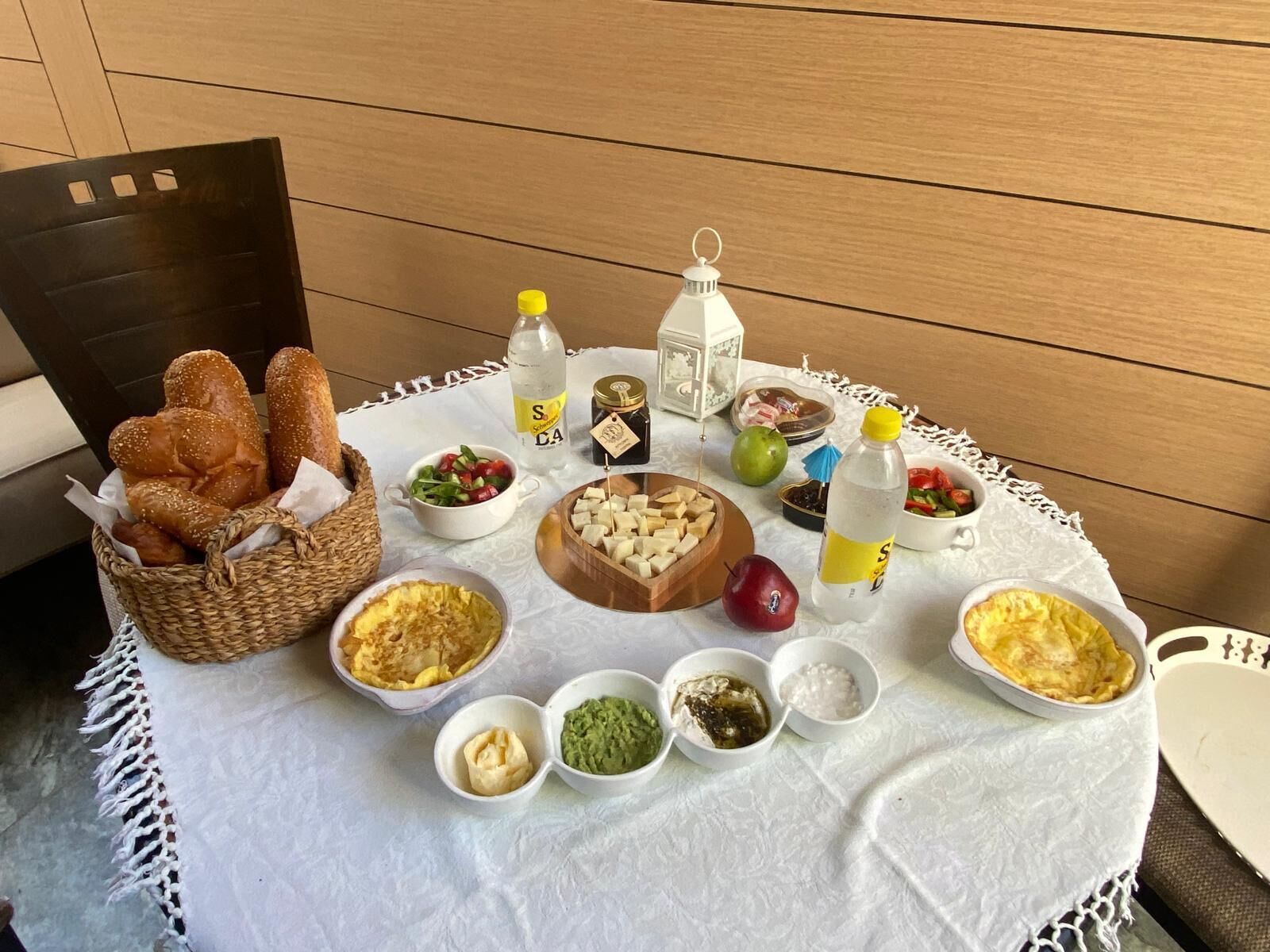 Full breakfast on weekdays (ILS 250 per person)