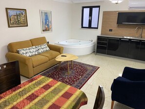 Deluxe lakosztály, dohányzó, pezsgőfürdő | Saját pezsgőfürdő