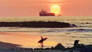 Surfing/boogieboarding