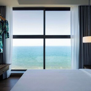 Camas com colchões de espuma com sistema de memória, escrivaninha