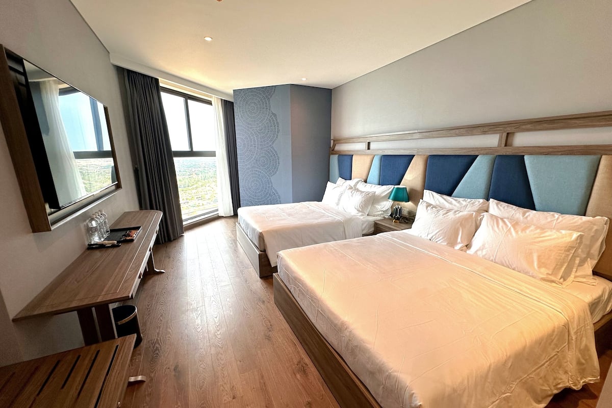 Quarto casal família, vista para o mar | Camas com colchões de espuma com sistema de memória, escrivaninha
