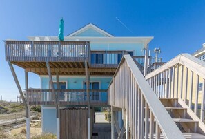 Exterior - Blue Skies- beautifully furnished & comfortable beach home (North Topsail Beach)