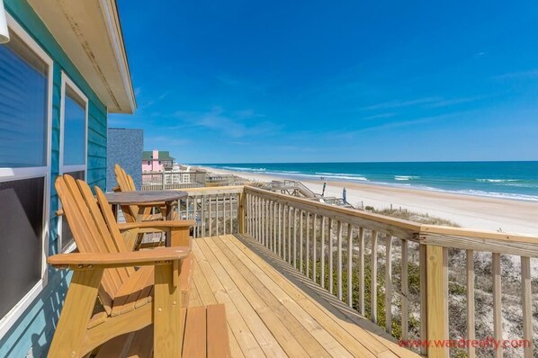 Property grounds - Family Tides - 4 BR / 3 BA Oceanfront Home (North Topsail Beach)