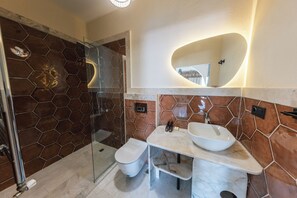 Superior Double Room | Bathroom