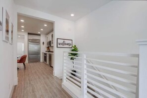 Interior - NEW* Townhouse-Parks-Beach-Boardwalk-Bay (San Diego)