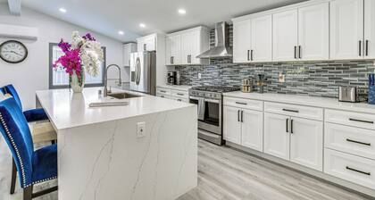 Mission Valley Home: 5 Mi to Sdsu Campus