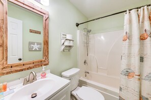 Interior - Walkable Couple's Retreat in North Myrtle Beach! (North Myrtle Beach)