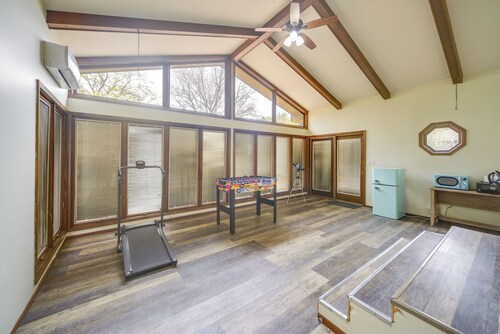 5 Mi to Fonner Park: Family Escape in Grand Island