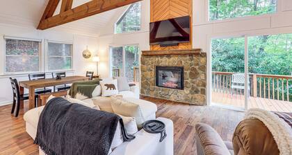 Wolf Laurel Escape: Village Club & Scenic Views!