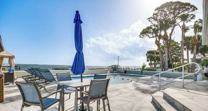 Riverfront Unit w/ Shared Pool & Dock in Melbourne