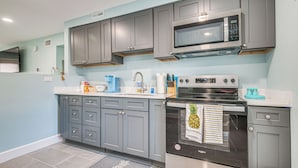 Interior - Riverfront Unit w/ Shared Pool & Dock in Melbourne (Melbourne)
