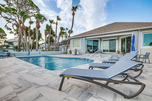 Riverfront Unit w/ Shared Pool & Dock in Melbourne