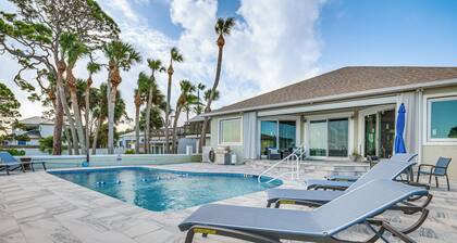 Riverfront Unit w/ Shared Pool & Dock in Melbourne