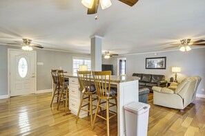 House (4 Bedrooms) | Interior - Walk to Marina! Prosperity Home w/ Screened Porch (Prosperity)